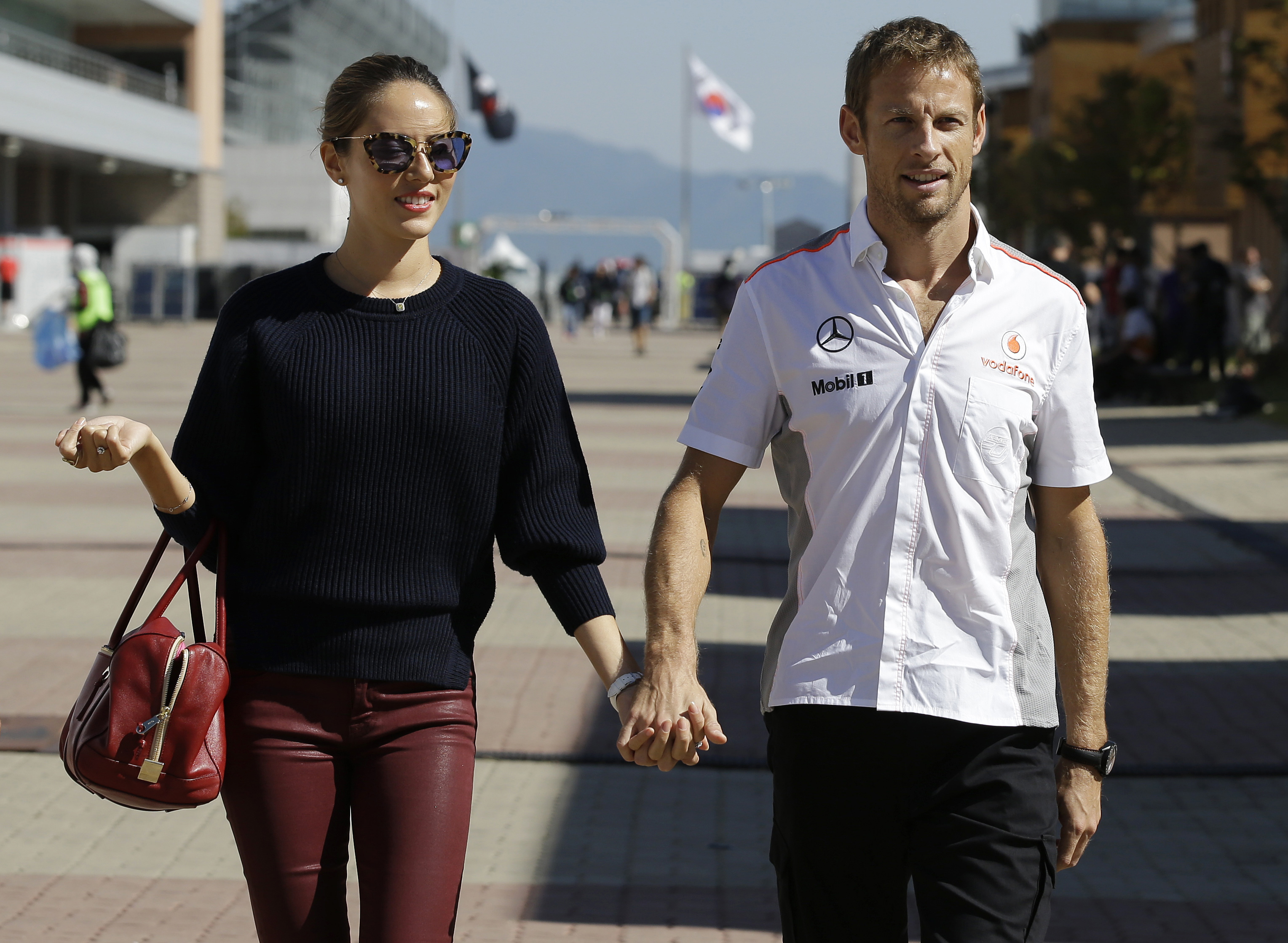 F1: Θύματα ληστείας ο J. Button και η σύζυγός του